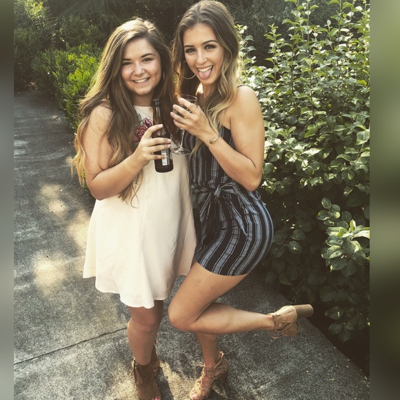 Meet your Posher, Rebecca - Picture 3 of 4